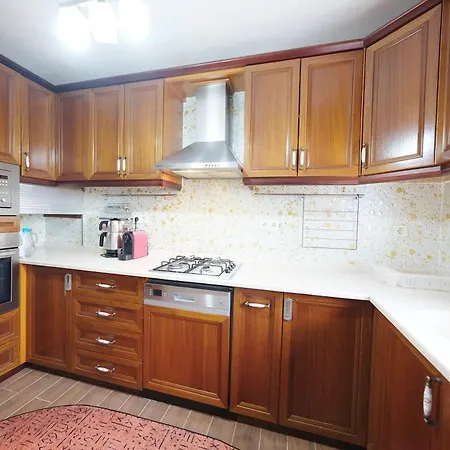 Aysem Mill Hill Apartment